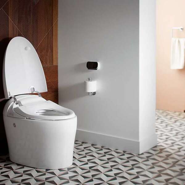 Toilette intelligente Karing de Kohler monobloc blanche à cuvette allongée avec bidet réglable et écran tactile mural