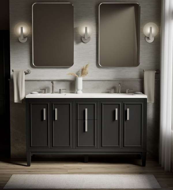 Vanité de salle de bain 60 pouces SOUTHERK au fini gris ardoise dans une salle de bain illuminée par 3 appliques murales, avec 2 miroirs au mur et de jolies décorations sur le comptoir